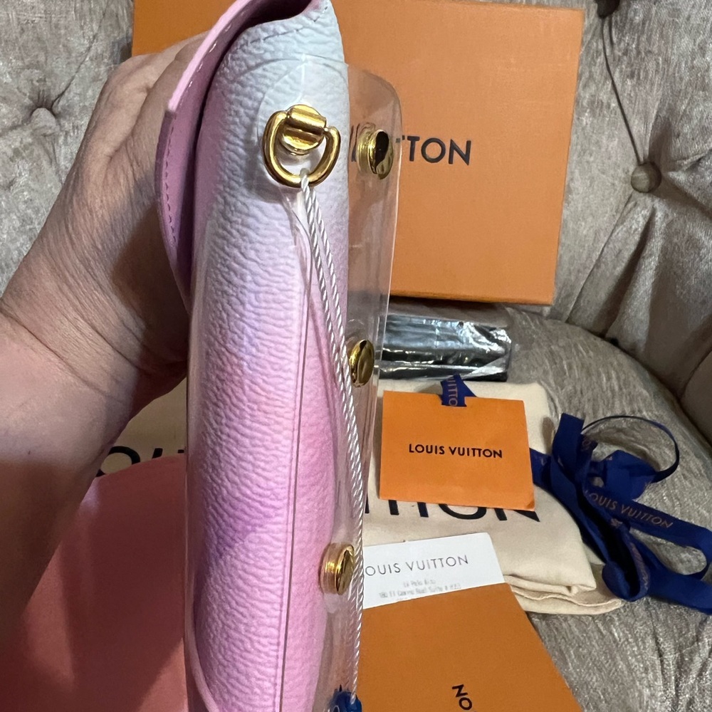 Louis Vuitton “Spring in the City” Sunrise Pastel Kirigami (Large Only) - Picture 7 of 10